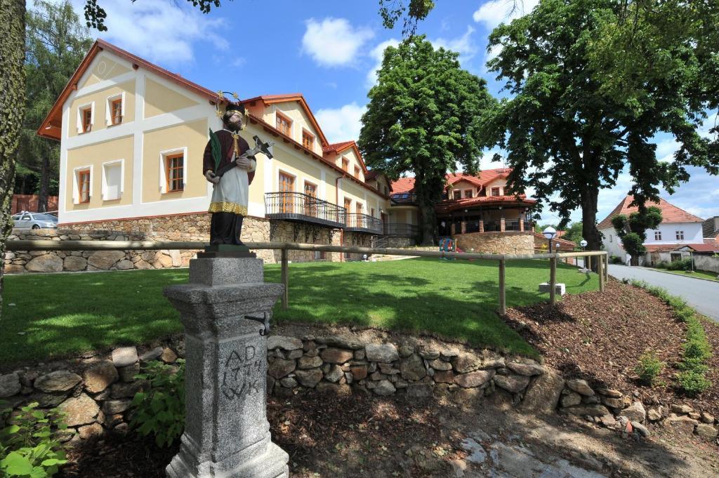 Hotel Gold Chotoviny ภายนอก รูปภาพ
